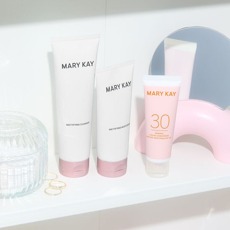 Limpiador matificante, hidratante y protector solar facial mineral SPF 30 de Mary Kay.