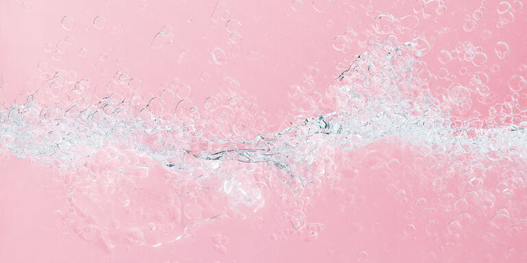 Textura de burbujas sobre fondo rosa.
