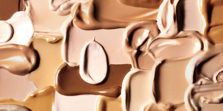 Collage de muestras de tonos de la Base de Maquillaje TimeWise&reg; 3D&trade;