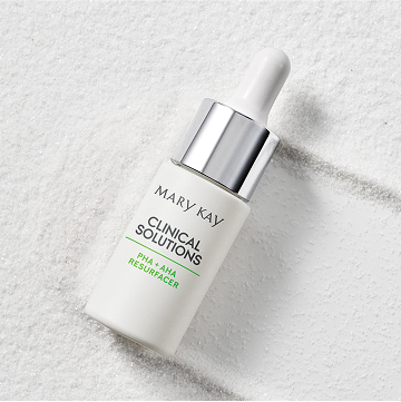 Potenciador PHA + AHA Renovador Mary Kay Clinical Solutions sobre un fondo blanco texturizado.