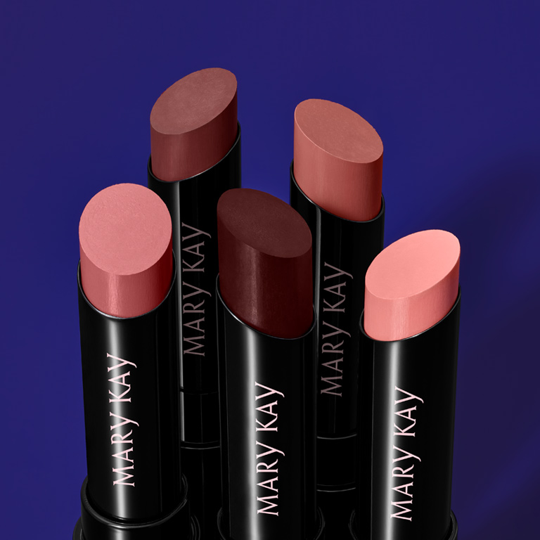Cinco tonos neutros y rosados del L&aacute;piz de Labios Hidrataci&oacute;n Suprema Mary Kay&reg;.