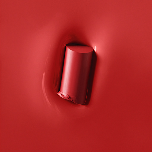 Muestra de textura del L&aacute;piz de Labios Hidrataci&oacute;n Suprema Mary Kay&reg; en el tono Rockstar Red.